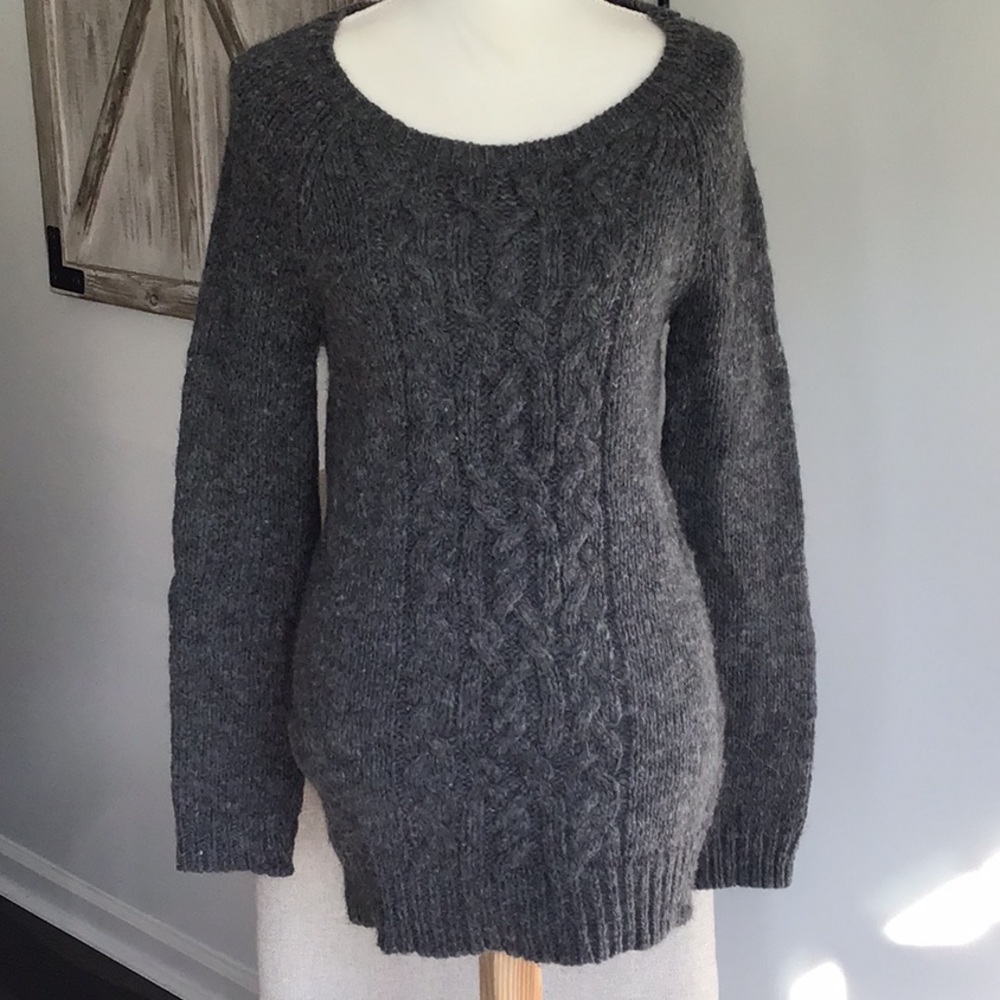 AMERICAN EAGLE CHUNKY GRAY SWEATER